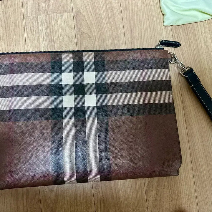[BUNJANG] Burberry Checkered Clutch Bag / 버버리 체크 클러치 백 + 풀구성