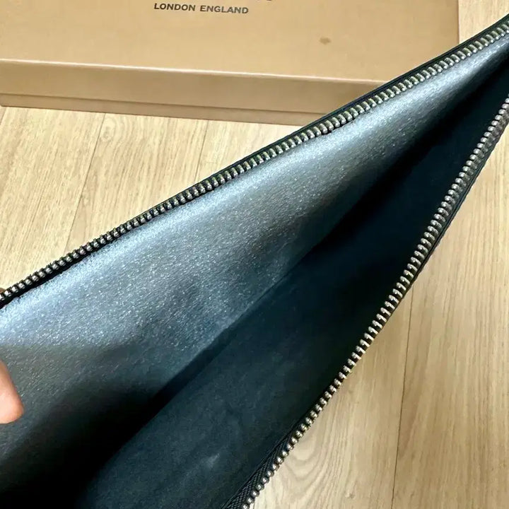 [BUNJANG] Burberry Checkered Clutch Bag / 버버리 체크 클러치 백 + 풀구성
