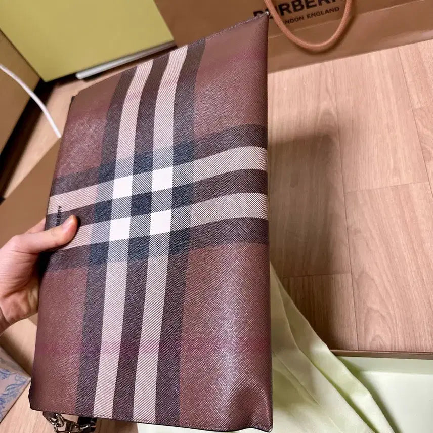 [BUNJANG] Burberry Checkered Clutch Bag / 버버리 체크 클러치 백 + 풀구성