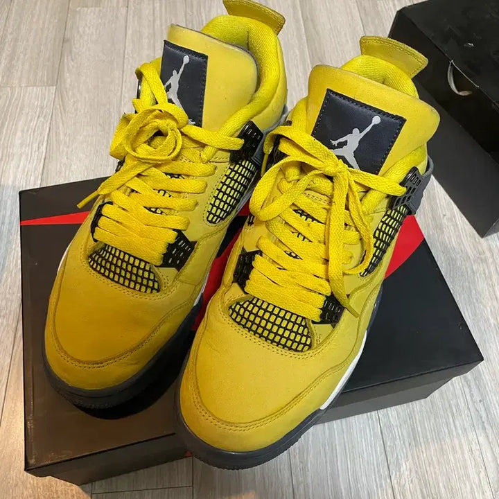 [BUNJANG] Jordan 4 Tour Yellow 275 Sneakers / 조던4 투어옐로우 275