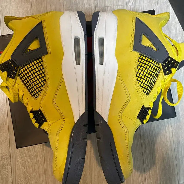 [BUNJANG] Jordan 4 Tour Yellow 275 Sneakers / 조던4 투어옐로우 275