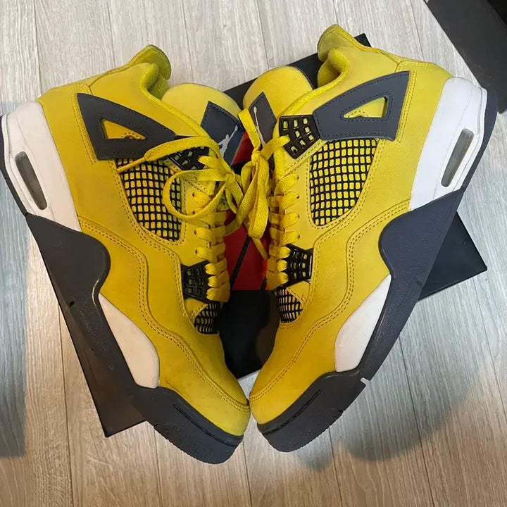 [BUNJANG] Jordan 4 Tour Yellow 275 Sneakers / 조던4 투어옐로우 275