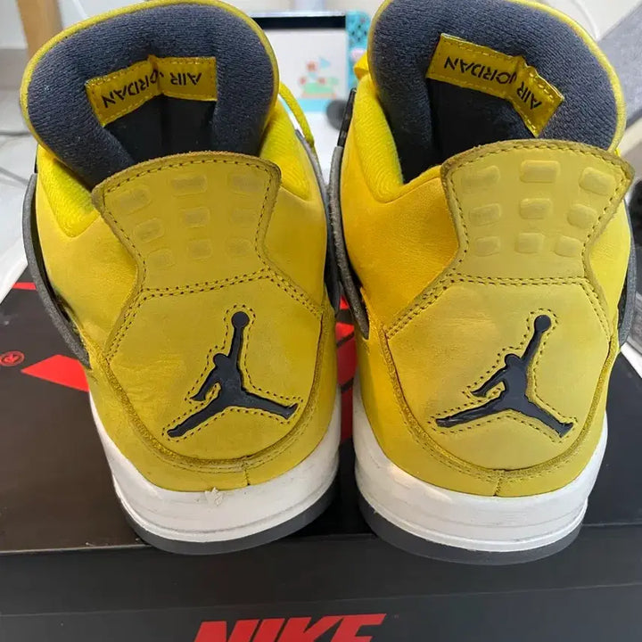 [BUNJANG] Jordan 4 Tour Yellow 275 Sneakers / 조던4 투어옐로우 275