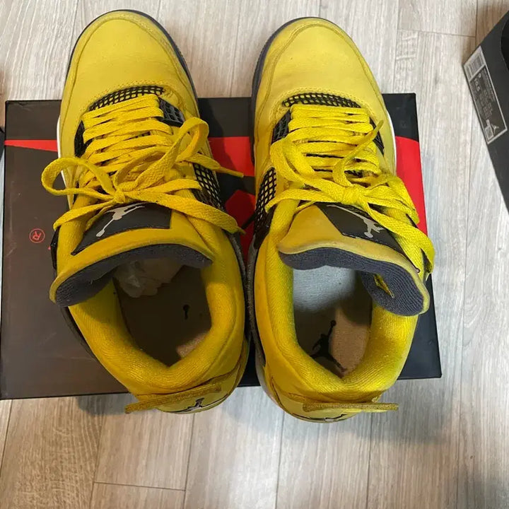 [BUNJANG] Jordan 4 Tour Yellow 275 Sneakers / 조던4 투어옐로우 275
