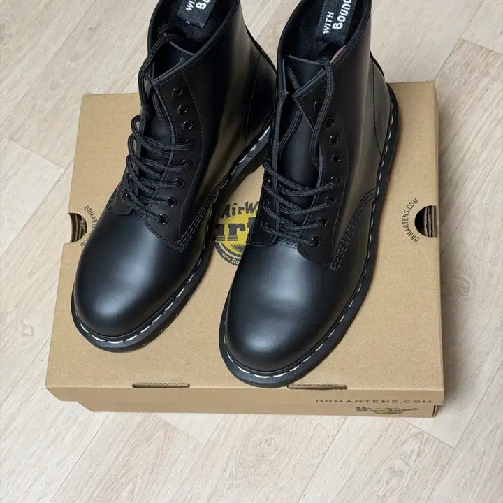 [BUNJANG] Dr. Martens 1460 White Stitch Boots / 닥터마틴 1460 화이트스티치 새제품