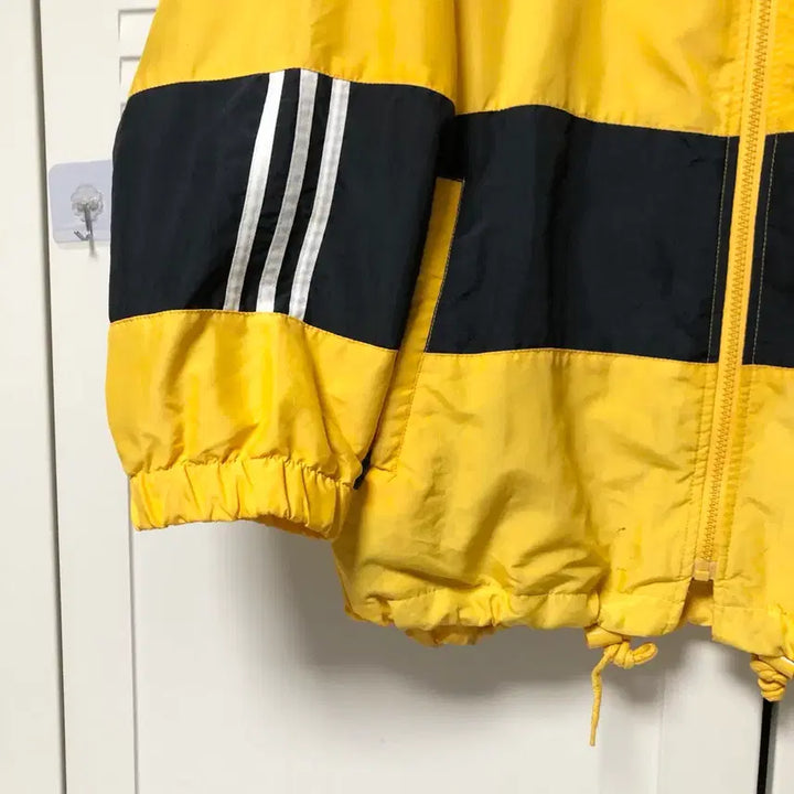 [SOLD OUT] 대장 아디다스 90s 바람막이 자켓 꿀벌 희귀