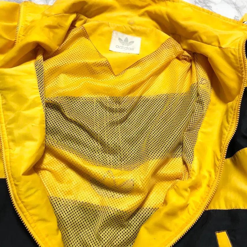 [SOLD OUT] 대장 아디다스 90s 바람막이 자켓 꿀벌 희귀