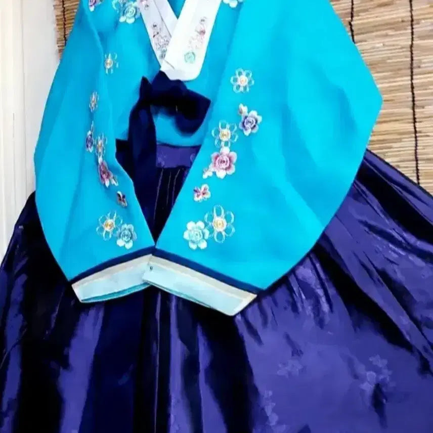 [BUNJANG] Floral Embroidered Hanbok Dress / 새제품)여성한복 하늘색 꽃자수 55~66~날씬77