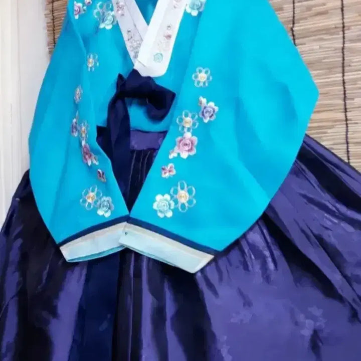 [BUNJANG] Floral Embroidered Hanbok Dress / 새제품)여성한복 하늘색 꽃자수 55~66~날씬77