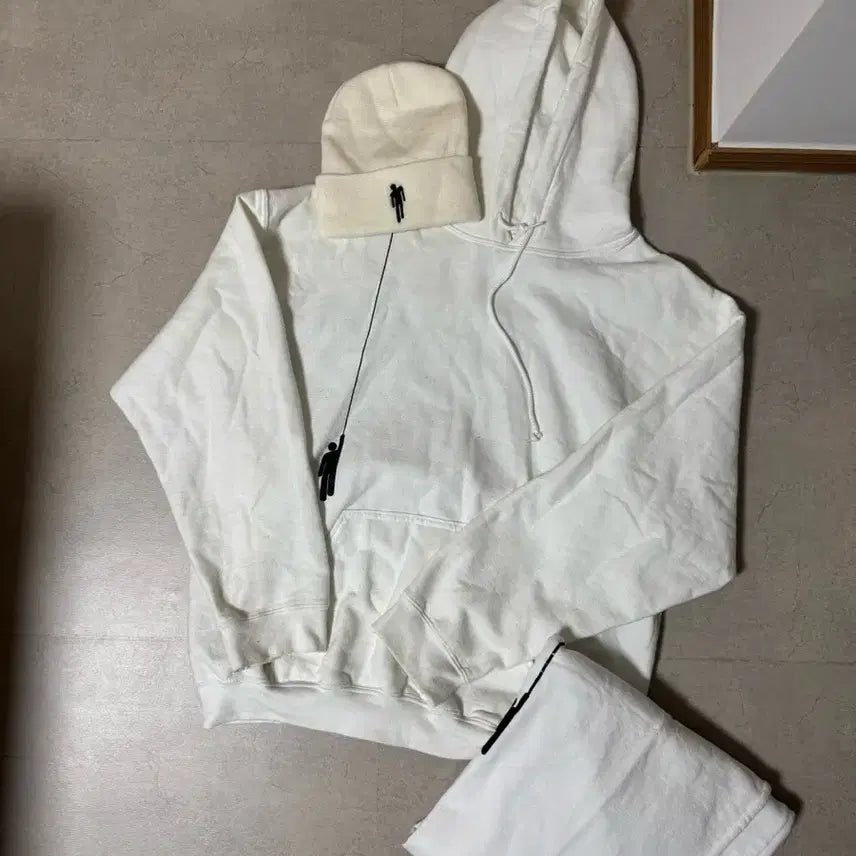 [SOLD OUT] 빌리 아일리시 화이트 후디+비니 셋업 머천다이즈