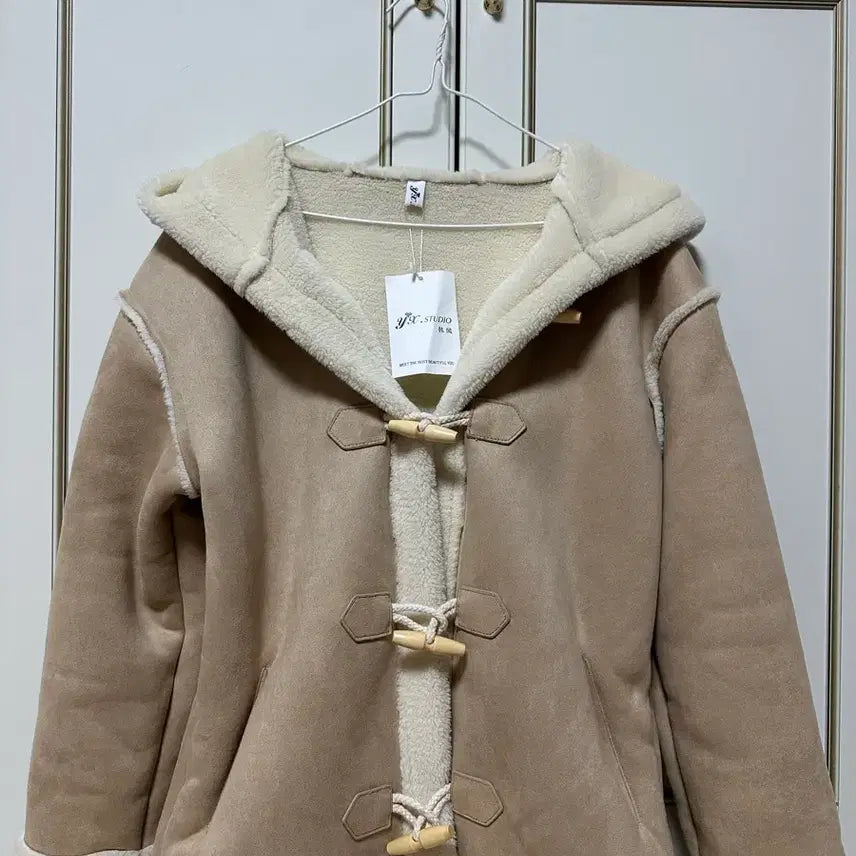 [BUNJANG] Ablie Ivory Beige Short Jacket / 양털 스웨이드 무스탕 베이지 숏자켓 떡볶이코트 /아이보리뽀글이 에이블리
