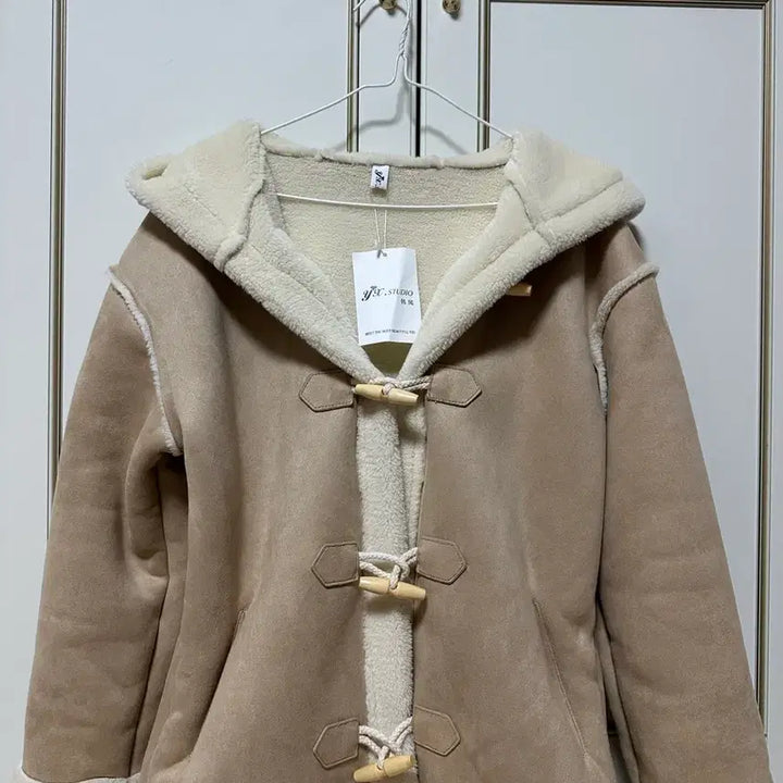 [BUNJANG] Ablie Ivory Beige Short Jacket / 양털 스웨이드 무스탕 베이지 숏자켓 떡볶이코트 /아이보리뽀글이 에이블리