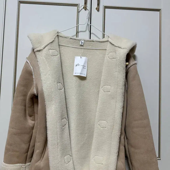 [BUNJANG] Ablie Ivory Beige Short Jacket / 양털 스웨이드 무스탕 베이지 숏자켓 떡볶이코트 /아이보리뽀글이 에이블리