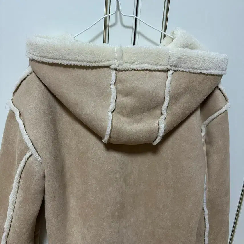 [BUNJANG] Ablie Ivory Beige Short Jacket / 양털 스웨이드 무스탕 베이지 숏자켓 떡볶이코트 /아이보리뽀글이 에이블리