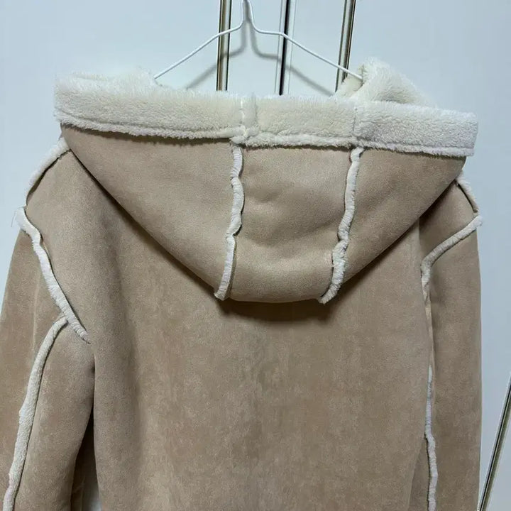 [BUNJANG] Ablie Ivory Beige Short Jacket / 양털 스웨이드 무스탕 베이지 숏자켓 떡볶이코트 /아이보리뽀글이 에이블리