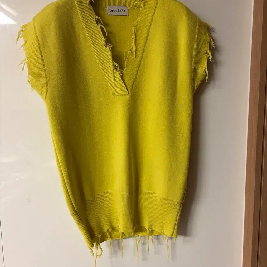 [BUNJANG] Brouhaha Distressed V-Neck Knit Vest / 부루하하 브이넥 디스트로이드 니트 베스트 조끼 헤짐 빈티지brouhaha