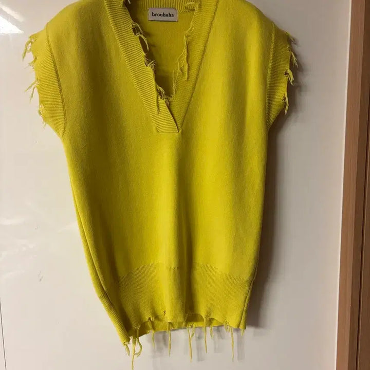 [BUNJANG] Brouhaha Distressed V-Neck Knit Vest / 부루하하 브이넥 디스트로이드 니트 베스트 조끼 헤짐 빈티지brouhaha