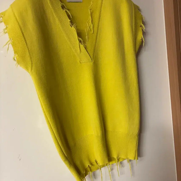 [BUNJANG] Brouhaha Distressed V-Neck Knit Vest / 부루하하 브이넥 디스트로이드 니트 베스트 조끼 헤짐 빈티지brouhaha