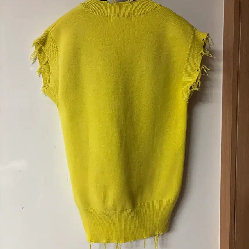 [BUNJANG] Brouhaha Distressed V-Neck Knit Vest / 부루하하 브이넥 디스트로이드 니트 베스트 조끼 헤짐 빈티지brouhaha
