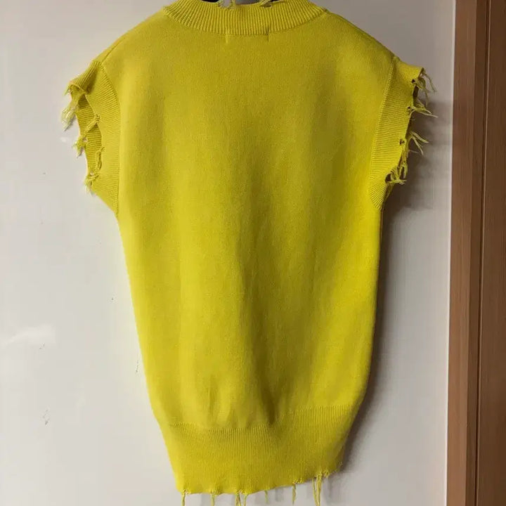 [BUNJANG] Brouhaha Distressed V-Neck Knit Vest / 부루하하 브이넥 디스트로이드 니트 베스트 조끼 헤짐 빈티지brouhaha