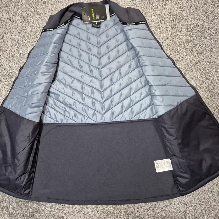 [SOLD OUT] [새상품]나이키 남성 에어로레이어 베스트 L