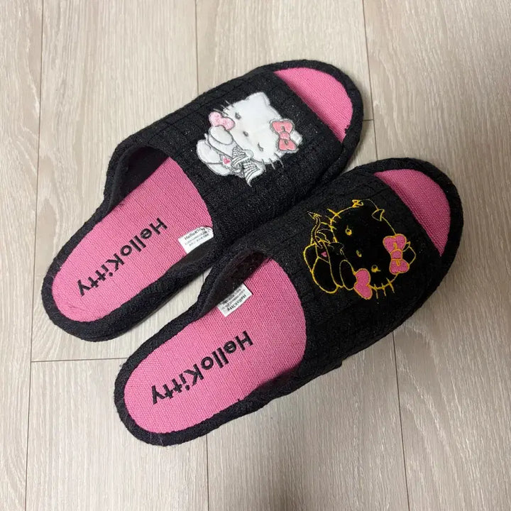 [BUNJANG] Hello Kitty Tweed Slippers / 천사키티 악마키티 고전 트위드 슬리퍼 고전키티