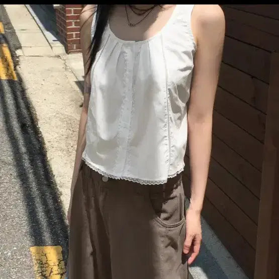 [BUNJANG] Wonder Wonder Made Hicoa Lace Pleated Button Strap Sleeveless Blouse / 원더원더 메이드 히코아 레이스 주름 버튼 스트랩 나시 블라우스 슬리브리스