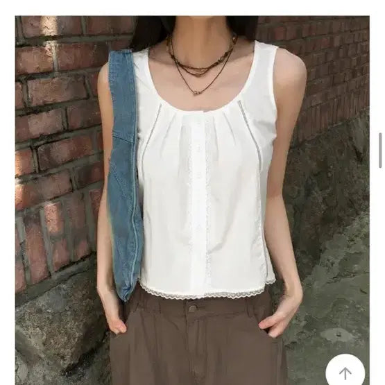 [BUNJANG] Wonder Wonder Made Hicoa Lace Pleated Button Strap Sleeveless Blouse / 원더원더 메이드 히코아 레이스 주름 버튼 스트랩 나시 블라우스 슬리브리스