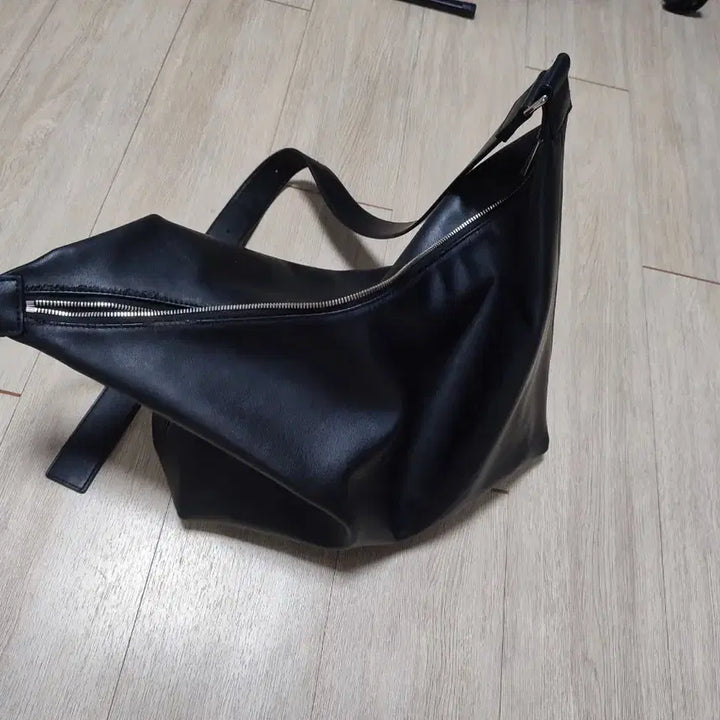 [BUNJANG] Musinsa Standard Synthetic Leather Hobo Bag / 무탠다드 신세틱 레더 호보백 숄더백 가방