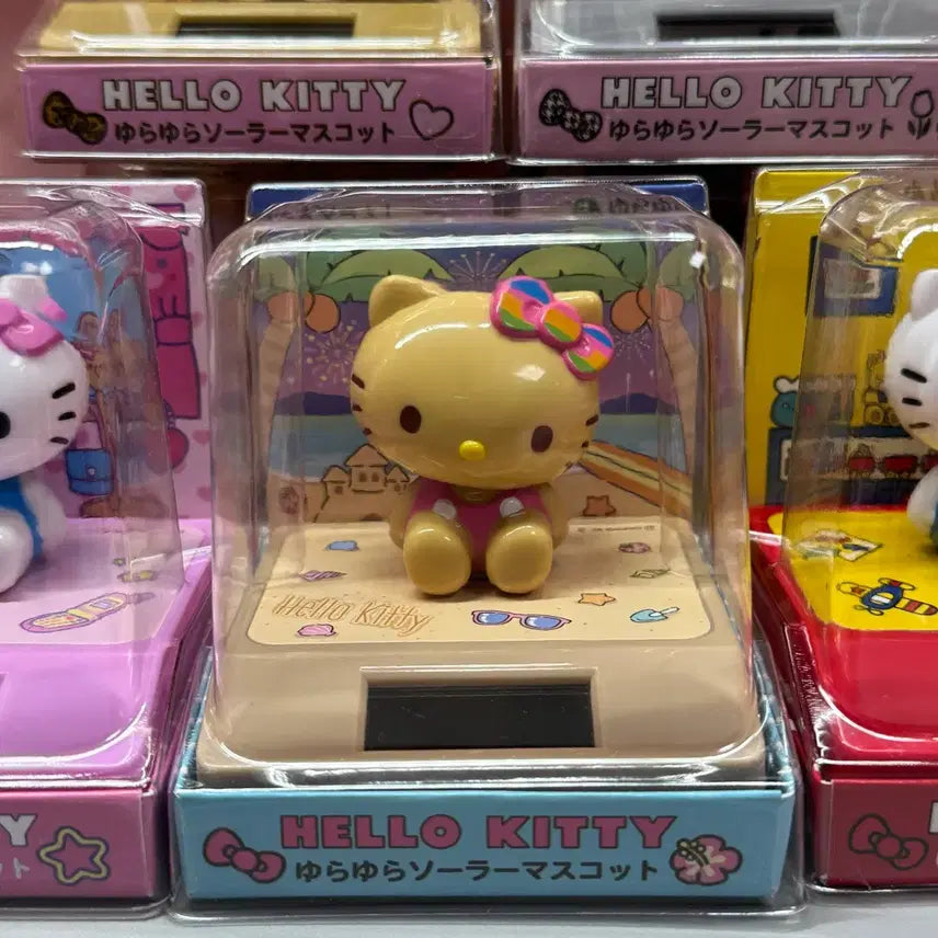 [BUNJANG] Hello Kitty Tanning Solar Powered Figure / 헬로키티 태닝 까딱까딱 태양열 흔들흔들 솔라 자동차 인형 피규어