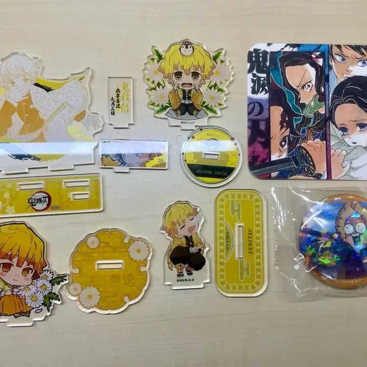 [BUNJANG] Demon Slayer Zenitsu Tanjiro Goods Bundle Set / 귀멸의 칼날 젠이츠 탄지로 굿즈 일괄로 팝니다