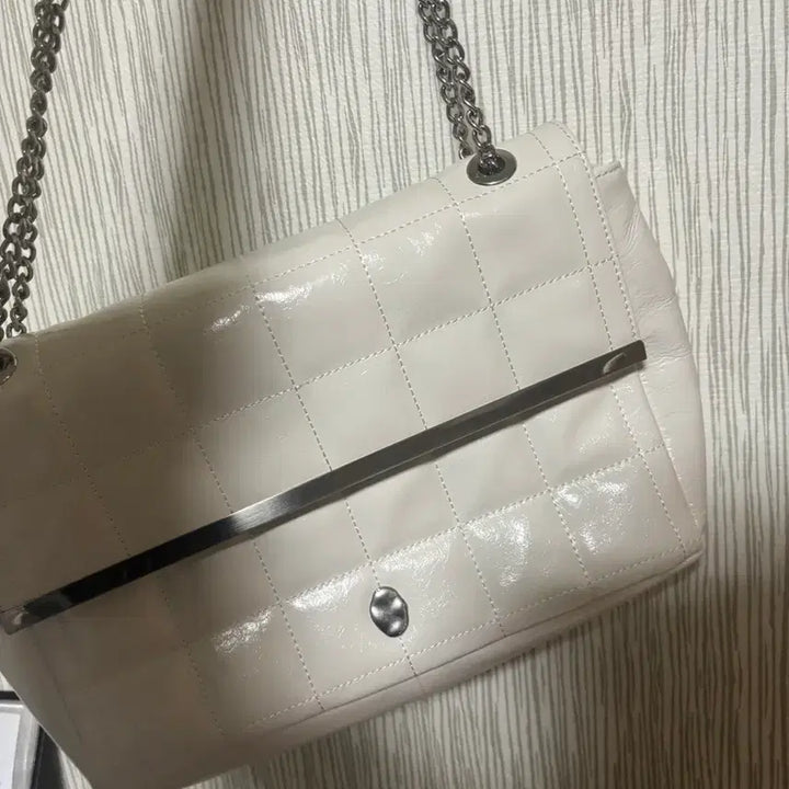 [BUNJANG] OSTKAKA Knut Quilting Chain Bag Ivory / 오스트카카 크누트 퀼팅 체인백 아이보리