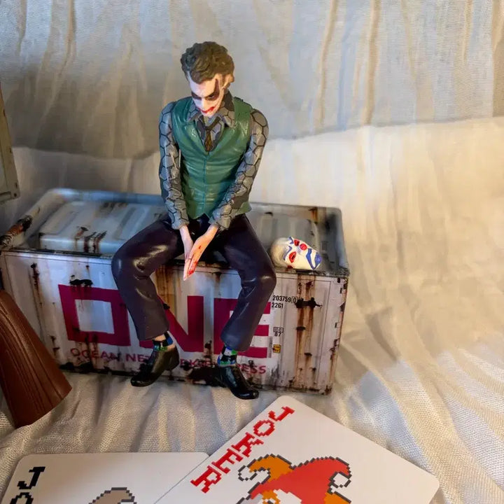 [BUNJANG] Joker Heath Ledger Figure and Goods Set / 조커 피규어+포커카드 그외 굿즈세트