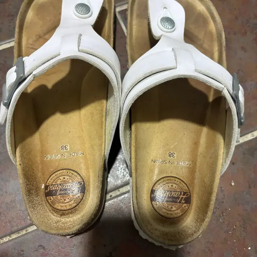[BUNJANG] Hawkins White Sandals Women 240mm / 호킨스 흰색 샌들 여자 240사이즈 사용감 조금 있으나 깨끗 1만5천원.