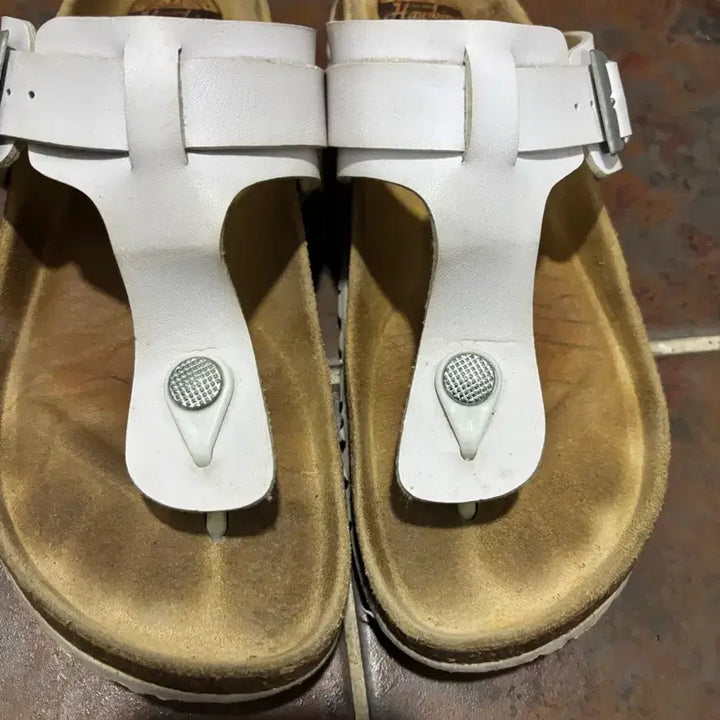 [BUNJANG] Hawkins White Sandals Women 240mm / 호킨스 흰색 샌들 여자 240사이즈 사용감 조금 있으나 깨끗 1만5천원.