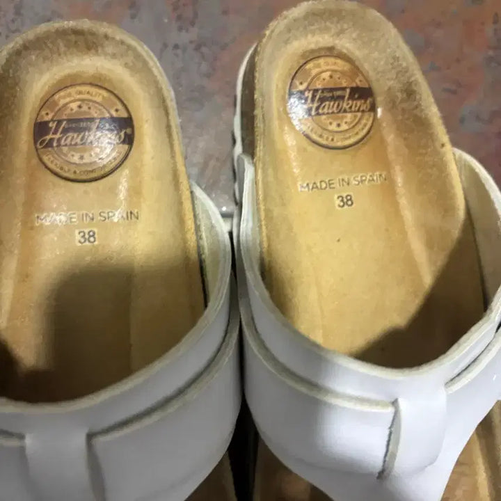 [BUNJANG] Hawkins White Sandals Women 240mm / 호킨스 흰색 샌들 여자 240사이즈 사용감 조금 있으나 깨끗 1만5천원.