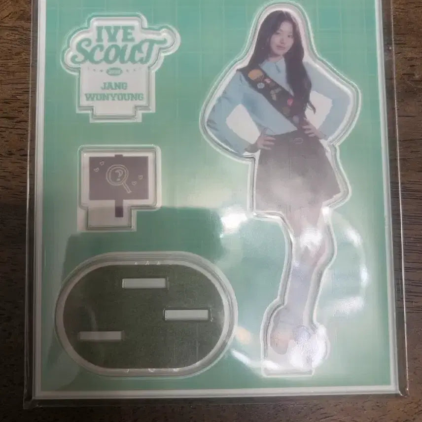 [BUNJANG] IVE Wonyoung Fan-Con Acrylic Stand / 포카 있음) 아이브 장원영 팬콘 엠디 아크릴 스탠드 팔아요