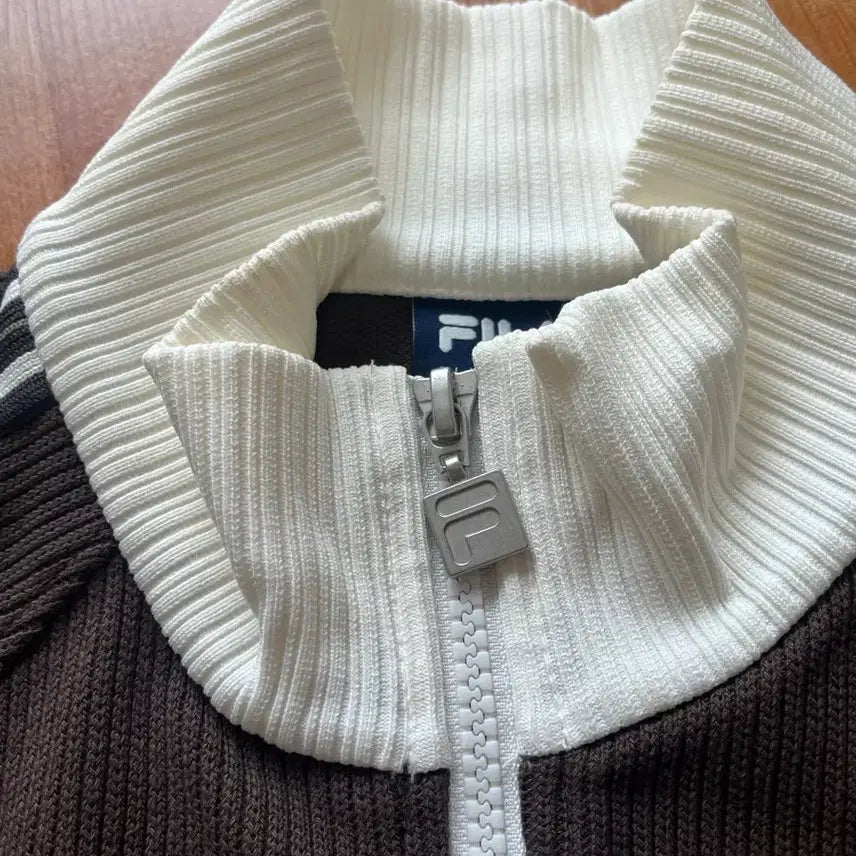 [BUNJANG] Fila 1911 Knit Track Top / 26ss 휠라 1911 니트 트랙탑 (레드벨벳 슬기님 착용)