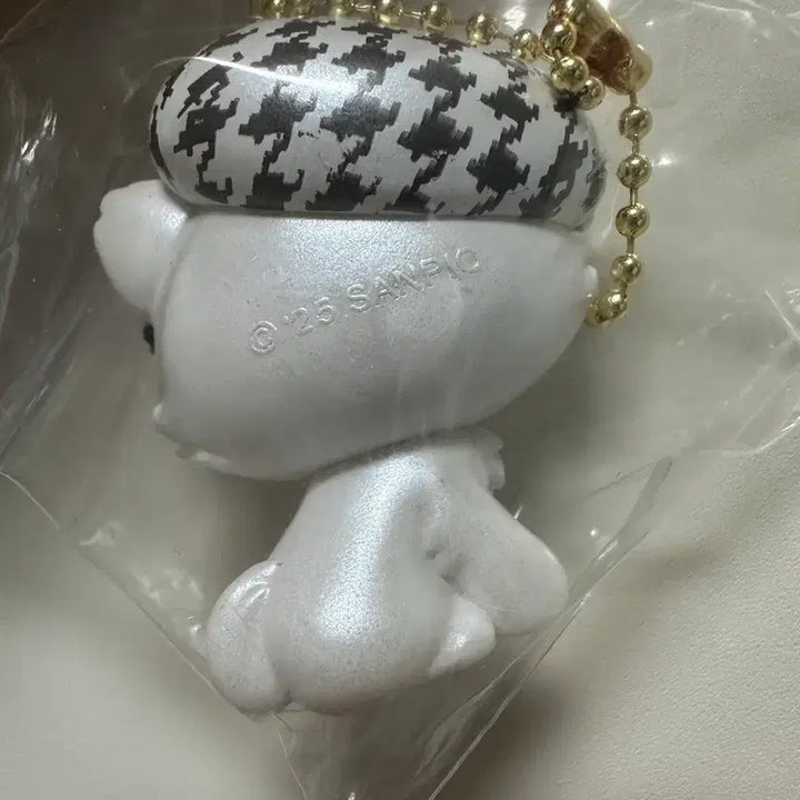 [BUNJANG] Hello Kitty Houndstooth Pattern Keyring Doll / 헬로키티 하운드투스 키링 인형