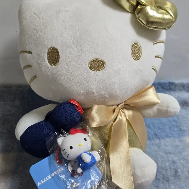 [BUNJANG] Hello Kitty Gold 30cm Ribbon Kitty Keychain / 헬로키티 골드 30+청리본 키티 키링