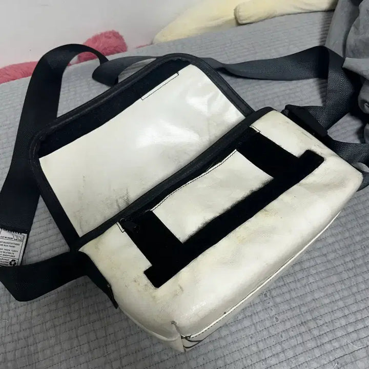[SOLD OUT] 프라이탁 하와이파이브오 흰/그레이