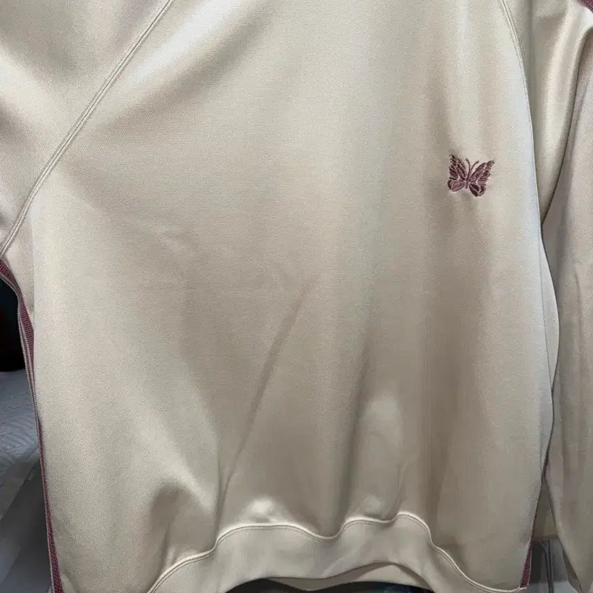 [SOLD OUT] Needles 니들스 크루넥 아이보리 L