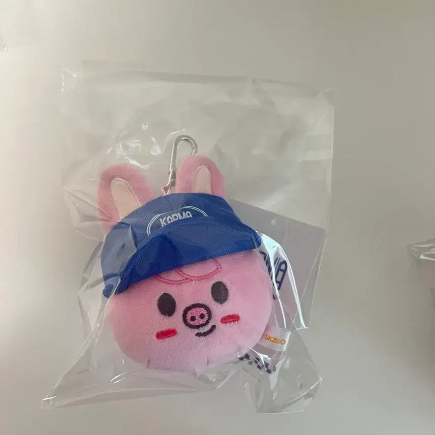 [SOLD OUT] Karma skzoo 카르마 볼캡 키링 돼끼