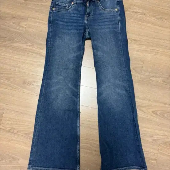 [BUNJANG] H&amp;M Low-Rise Bootcut Jeans / H&amp;M 로우라이즈 부츠컷 36