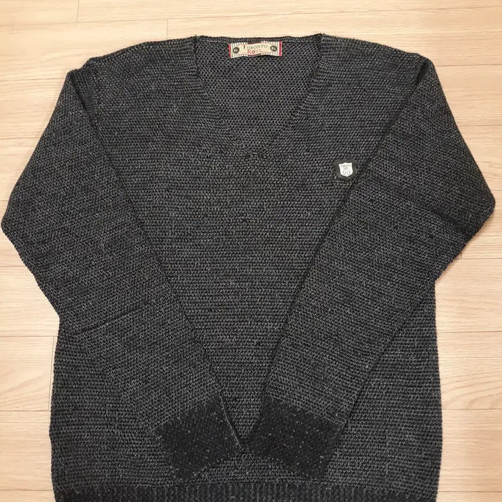 [BUNJANG] TORONTO ROXX V-Neck Knit Sweater (L) / 니트 브이넥 (L)
