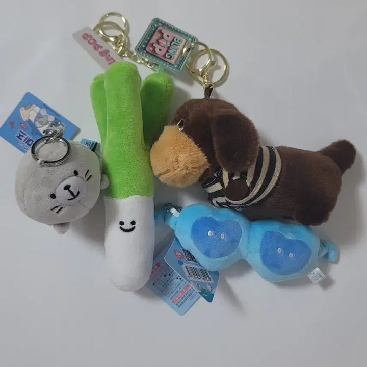 [SOLD OUT] 인형 키링 일괄 새 상품 구매 시 나눔 가방고리 물범 대파 강아지 솜인형