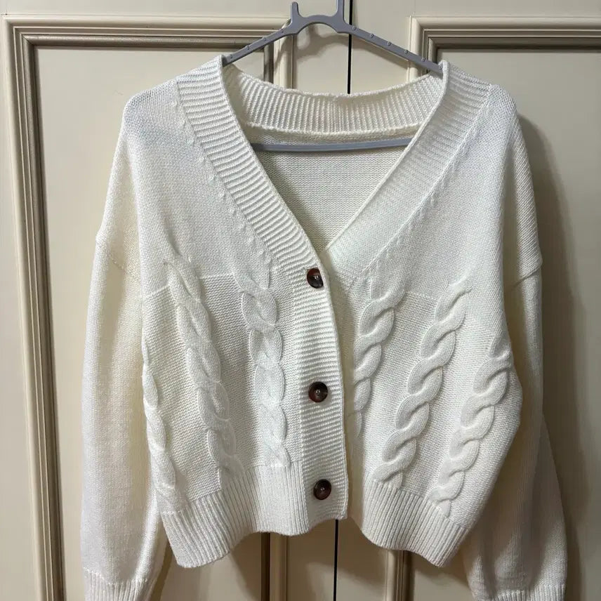 [BUNJANG] Ivory Cable Knit Cardigan / 아이보리 꽈배기 니트 가디건