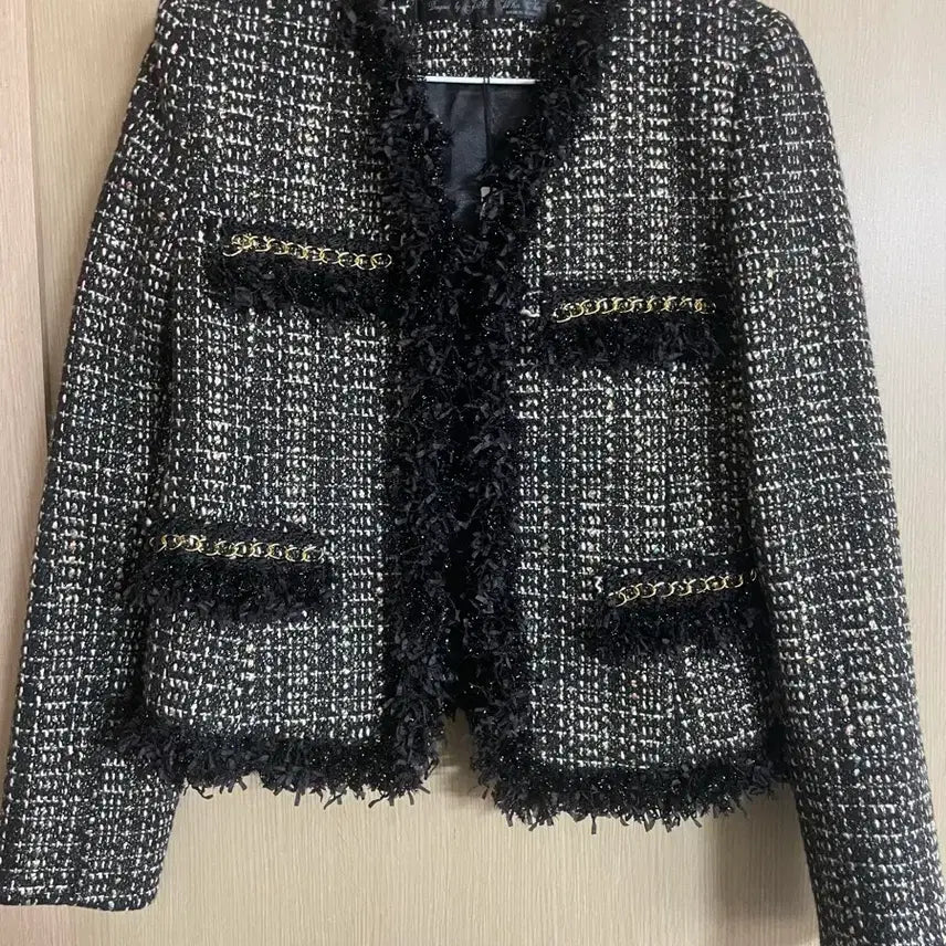 [BUNJANG] Black Tweed Jacket with Gold Chain Detail / 포켓 금장 체인 장식 트위드 블랙 자켓
