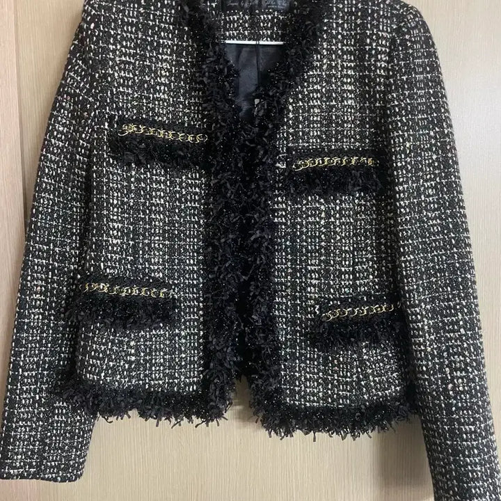 [BUNJANG] Black Tweed Jacket with Gold Chain Detail / 포켓 금장 체인 장식 트위드 블랙 자켓