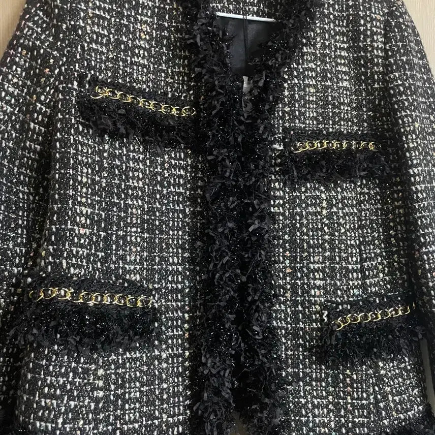 [BUNJANG] Black Tweed Jacket with Gold Chain Detail / 포켓 금장 체인 장식 트위드 블랙 자켓